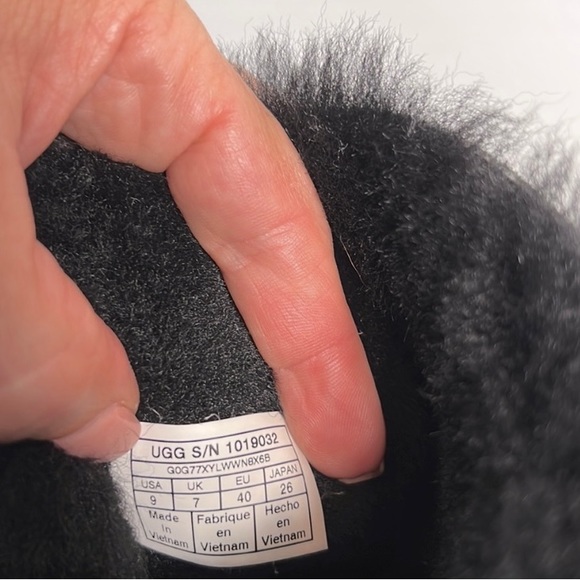 Ugg Mini Bailey Bow II Boot size 9 - Picture 9 of 10